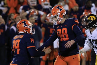 Illinois defeats Iowa in miserable field-goal fest