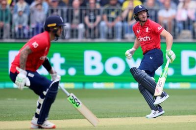 Hales, Buttler help England to 208 in first T20