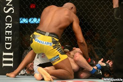 Video: Anderson Silva pounds out Chael Sonnen in UFC 148 rematch