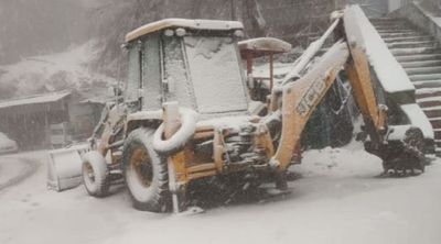 Uttarakhand: Heavy snowfall in Pithoragarh, key roads blocked