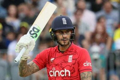 Alex Hales and Jos Buttler star as England hold nerve to beat Australia in T20 series opener