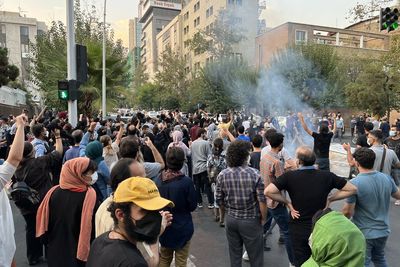 Iranian leaders hold meeting as protests enter fourth week