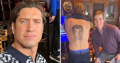 Vernon Kay shows off huge back tattoo of NFL player Eli Manning's face after losing bet