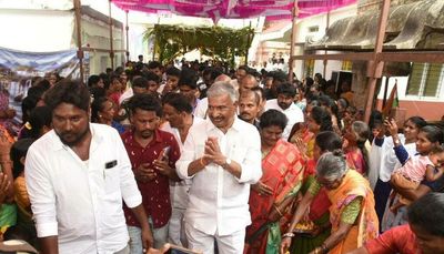 Andhra Pradesh: Minister inaugurates roads, secretariats in Chittoor Assembly constituency