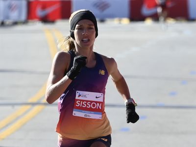 Emily Sisson sets a record for American women at the Chicago Marathon