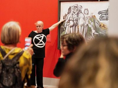Protesters sorry for Picasso glue stunt