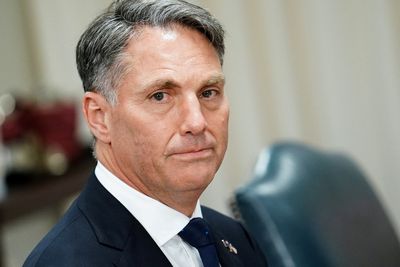 Australian defence projects billions over budget, decades late