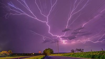 BOM's severe weather outlook signals a summer of cyclones and floods