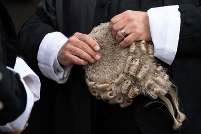 Barristers vote to end strike action after accepting Government pay offer