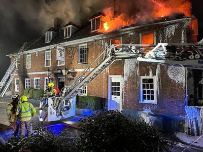 Huge fire at 1,000 year-old Kent pub as residents evacuated and roads closed