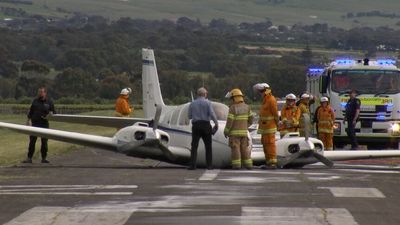 Pilot performs emergency landing in Adelaide's south after aircraft malfunction