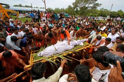 'Vegetarian' temple crocodile mourned in India