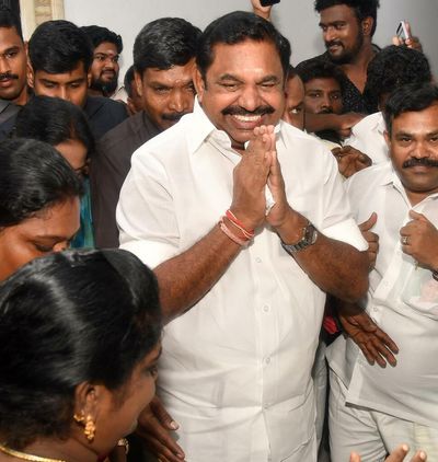 Palaniswami skips issue of power struggle at party meeting