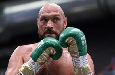 Tyson Fury to fight Dereck Chisora in December as Frank Warren hints at date for Oleksandr Usyk contest