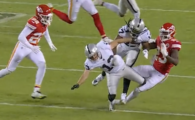 Raiders’ upset bid of Chiefs hilariously ended with Hunter Renfrow and Davante Adams colliding on fourth down