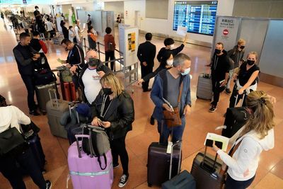 Tourists flock to Japan after COVID restrictions lifted