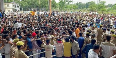 Alvida Netaji: Sea Of People Turning Up To Pay Last Tributes To Mulayam Singh Yadav At Saifai