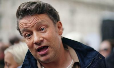 Jamie Oliver calls for more children to receive free school meals