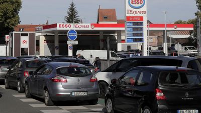 French government ready to 'intervene' to break fuel depot strike