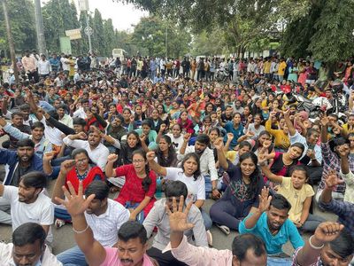 As protest enters second day, Bangalore University students demand complete ban on private vehicles inside campus