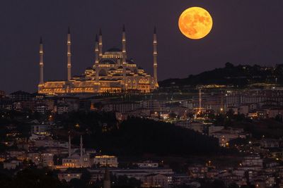 The Hunter’s Moon, The 1st Full Moon Of Fall, Will Rise This Weekend