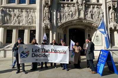Independence protesters target Supreme Court as judges hear indyref2 case