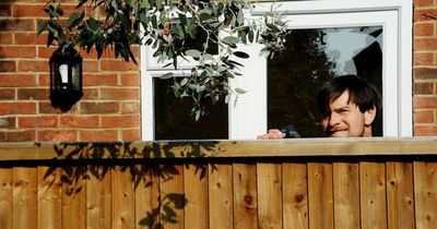 Holidaymaker welcomed home to doorstep note about 'disgraceful garden' from neighbour