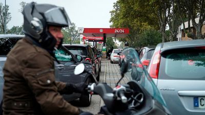 French government set to end strike by ordering fuel workers back to work