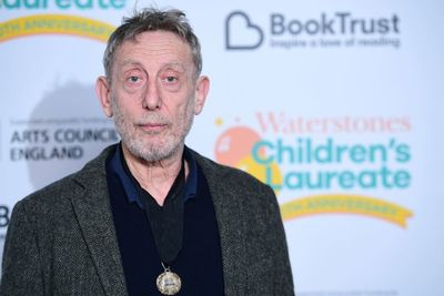 Author Michael Rosen urges better pay for nurses after speaking at Covid service