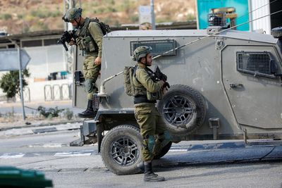 Palestinian gunmen kill Israeli soldier in West Bank
