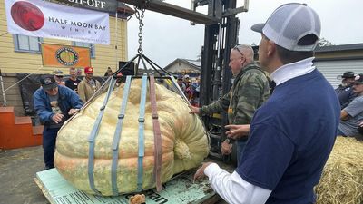What's next for the world-champ pumpkin? A parade, pics and a record-setting makeover