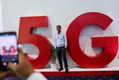 Government to meet mobile makers, telcos to resolve 5G issue