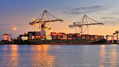 Global shipping costs fall, giving hope to exporters and farmers after COVID price-hikes