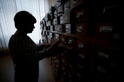 Russians search for Jewish roots to flee draft