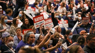 Australian Nursing Federation demands 10 per cent pay rise at stop work meeting in Perth