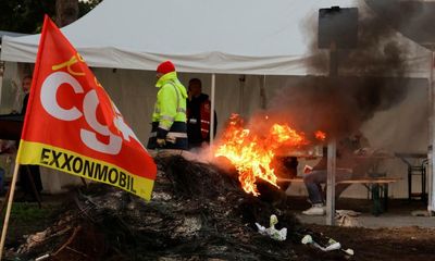 Fears French fuel crisis could spread amid plans to order strikers to work