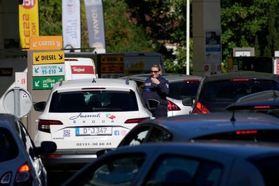French government orders workers to ensure fuel supplies