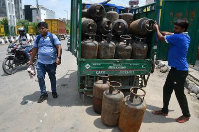 Government to give ₹22,000 crore grant to oil PSUs to cover LPG losses