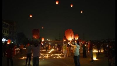 Mumbai Police Bans Use Of Flying Lanterns For 30 Days