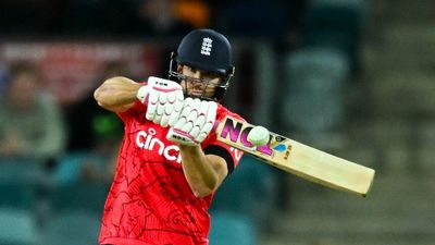 Dawid Malan and Sam Curran star as England beat Australia to clinch T20 series