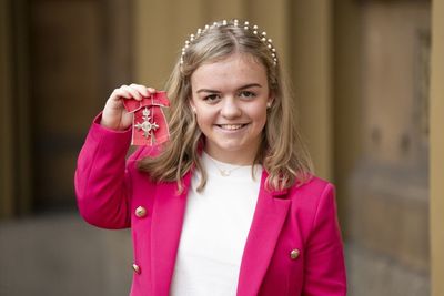 Paralympic swimmer Maisie Summers-Newton hails her hero as she collects MBE