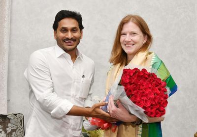 Andhra Pradesh: U.S. Consul General calls on Chief Minister after taking charge