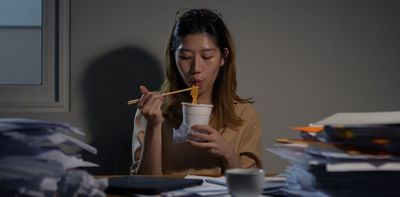 Late night eating may cause greater weight gain – new research points to why