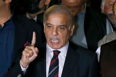 Pakistani court acquits PM, son in money laundering case