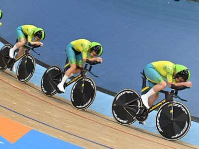 Aussie women's pursuit team in world hunt