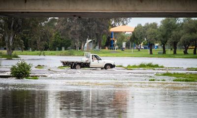 Victorian towns told to evacuate or shelter as major flooding hits – as it happened