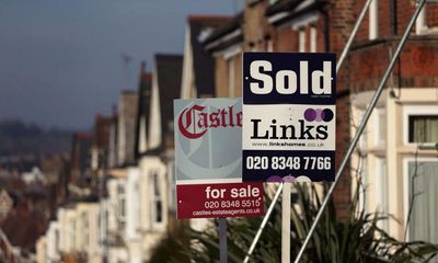 UK’s 13-year housing market boom to end in 2023, surveyors predict