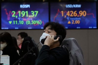 Asian stocks fall ahead of US inflation update