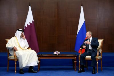 Qatar emir thanks Putin for support in organizing World Cup