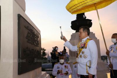 Their Majesties inaugurate King Bhumibol statue